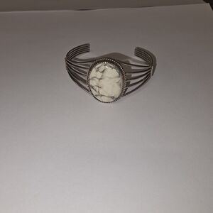 Chic Silver Bracelet with White Buffalo Stone